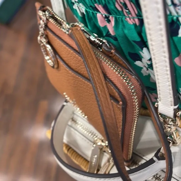 Kate Spade Leila Small Card Holder Wristlet
WARM GINGERBREAD - Picture 7 of 16